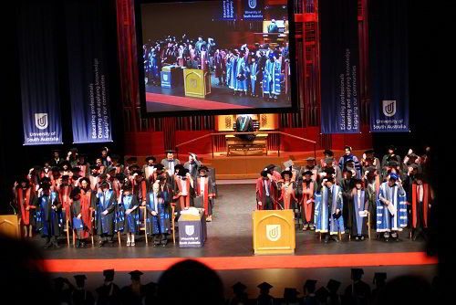 Lễ tốt nghiệp tại trường Đại học Nam Úc