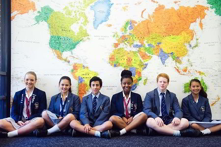 Một nhóm học sinh quốc tế tại trường Illawarra Grammar