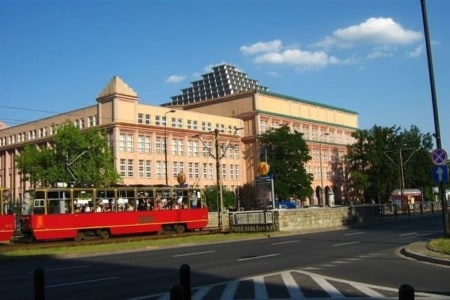 Đại-học-Kinh-tế-Warsaw
