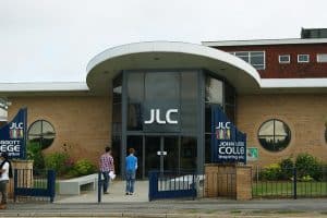 Trường John Leggott College, Anh Quốc