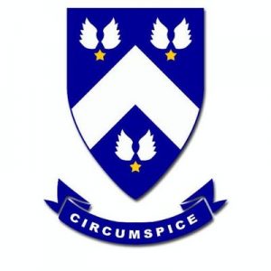 Logo trường trung học Hillcrest|Trường tọa lạc tại một vùng ngoại ô|Một phòng học tại trường|Phòng bóng rổ tại trường|Đội hình thể thao nữ của trường|Một góc trong khuôn viên trường