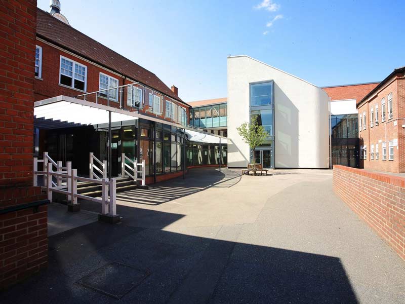 Điều kiện nhập học tại trung học St Thomas More School