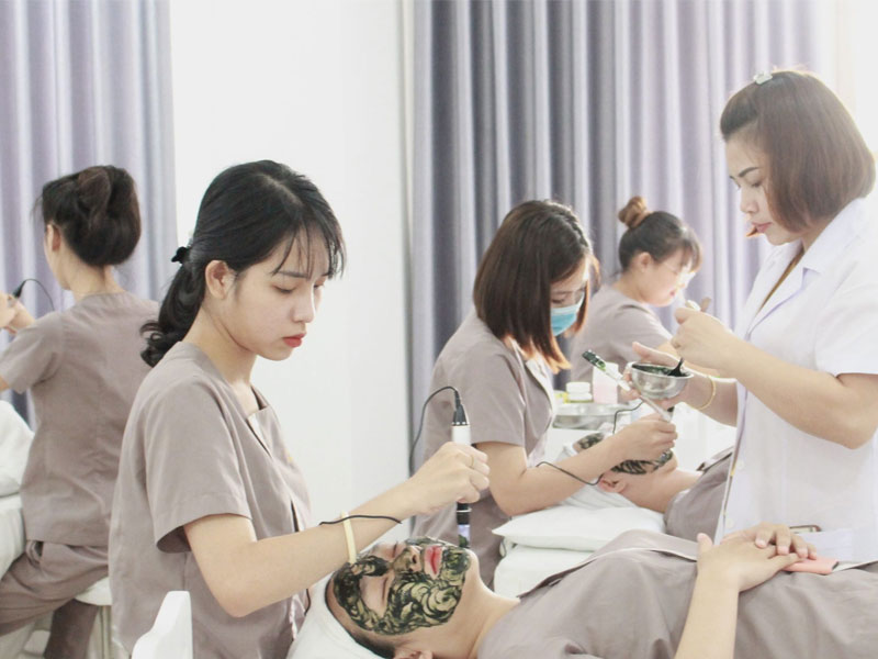 Nhiều cơ hội việc làm hấp dẫn cho những ai đam mê ngành làm đẹp