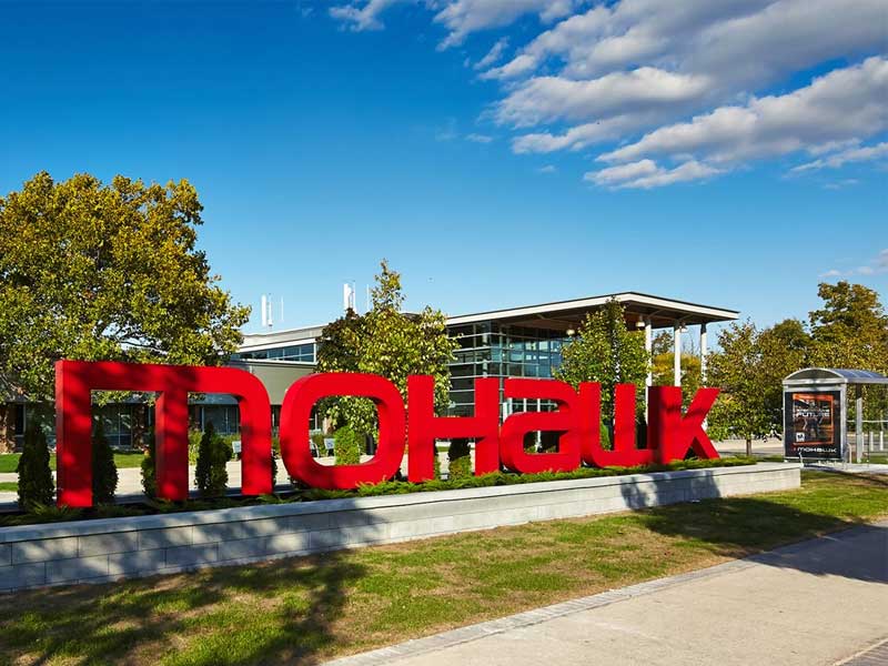 Mohawk College tọa lạc tại thành phố Hamilton, tỉnh Ontario