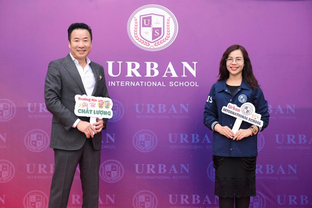 Đại diện New Ocean cùng giám đốc trường Urban International School