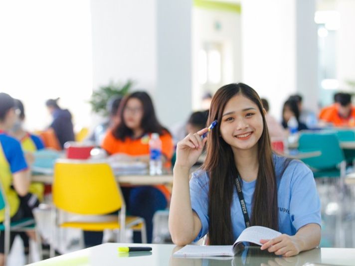 Sinh viên tốt nghiệp THPT
