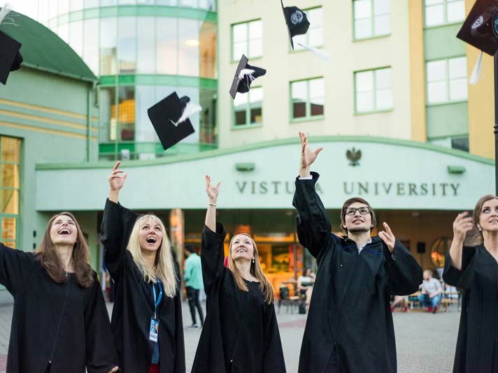 Chi phí du học tại Đại học Vistula University