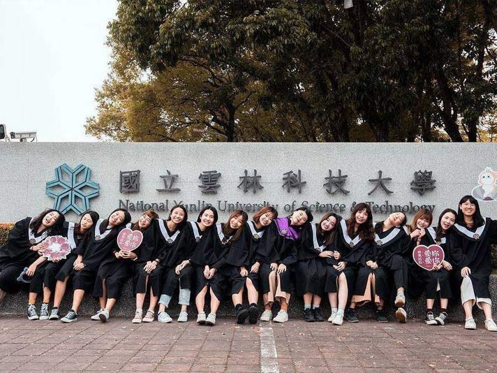 Hỗ trợ sinh viên quốc tế và môi trường thích nghi