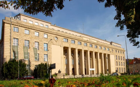 Đại học Kinh tế Poznań (PUEB): Tổng quan đào tạo & chi phí 2026